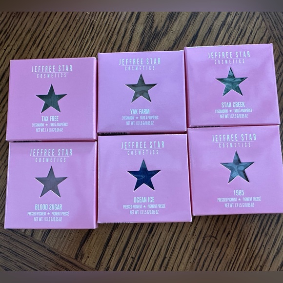 Jeffree Star Pink Magnetic Palette with shadows - Picture 3 of 4